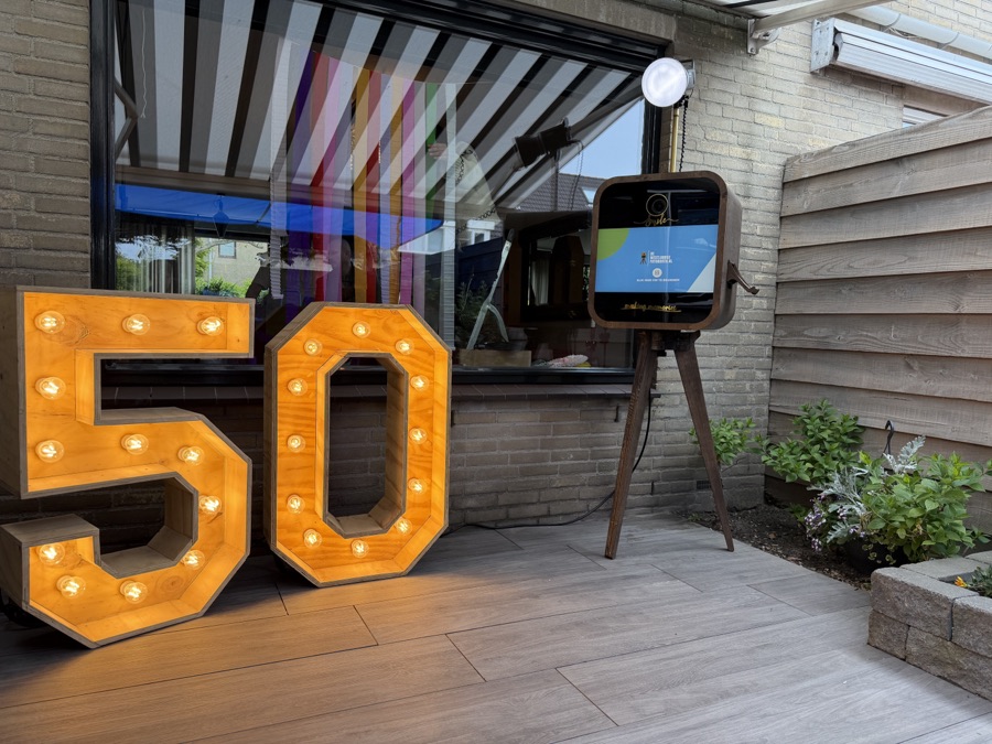 Lichtletters 50 met fotobooth op verjaardag