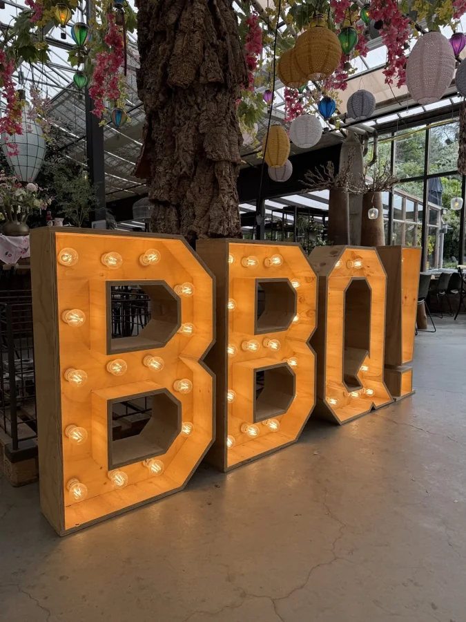 Lichtletters BBQ! op het Intratuin BBQ Tuinfestival