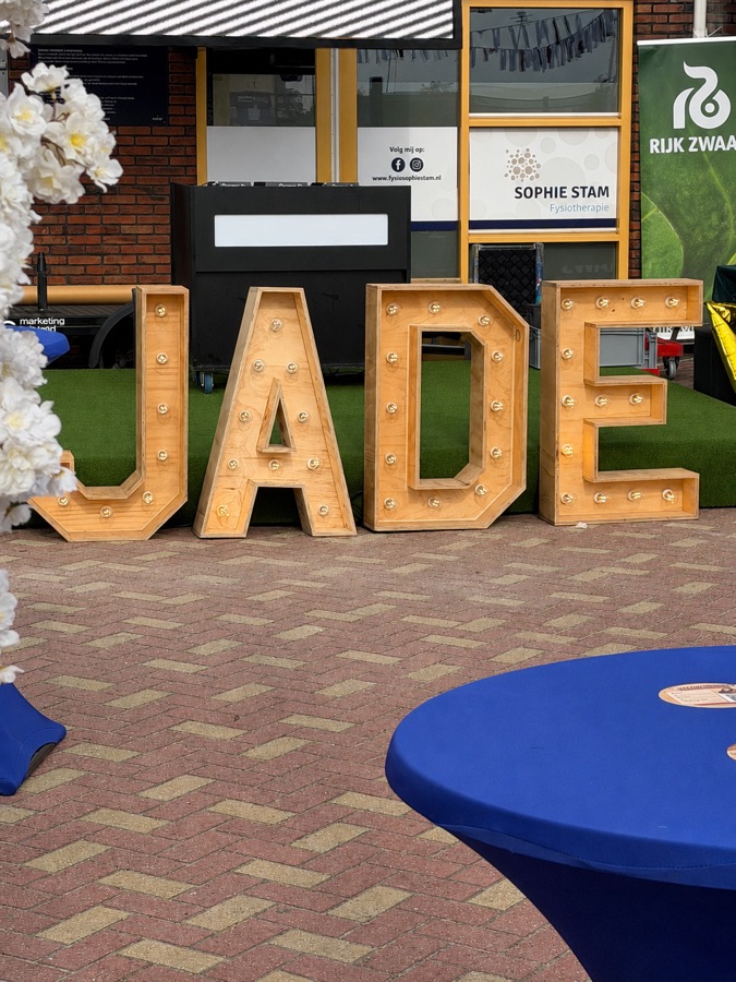 Lichtletters JADE op het Jade Kops Meiden/Vrouwen toernooi